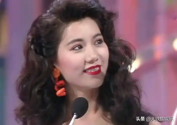 袁咏仪女生男相到底算不算大美人,看她和李嘉欣合影,就有答案了