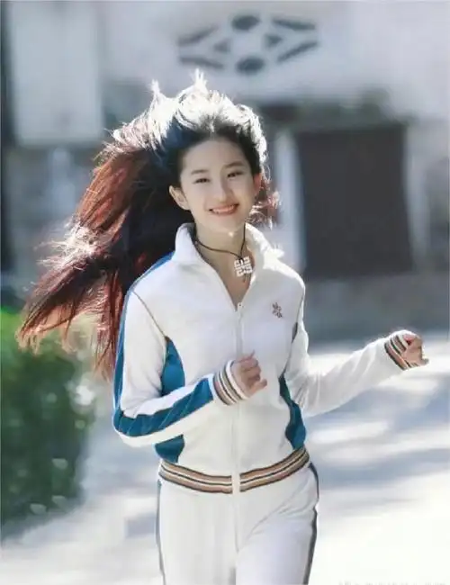 刘亦菲17岁跑步旧照