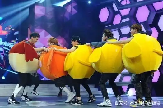 记得《快乐大本营》有许多经典的游戏是我们那时候最爱看的,比如:火线