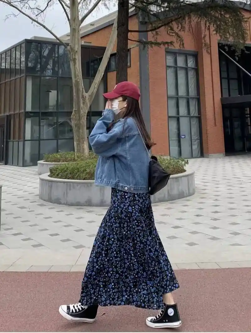 原创碎花半身裙搭配什么上衣鞋子好看