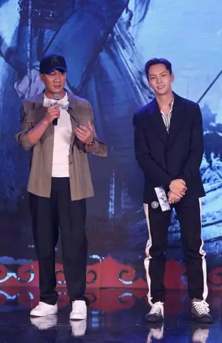 胡军陈伟霆"陈伟霆怕胡军"的爆料,更让陈伟霆温情回顾起与胡军曾经的