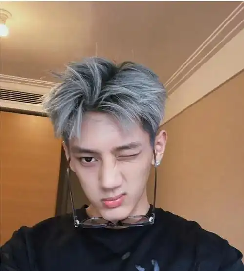 两侧铲短pk男士碎发,你更喜欢哪一种,请说出喜欢他们得优点