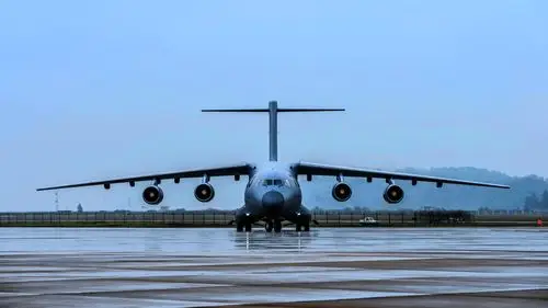 运-20高分辨率海报,展现战略运输机的细节与技术,制造业的进步