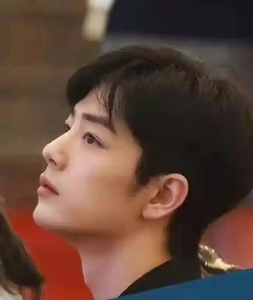 《那片海》杀青宴上,肖战收到剧中女儿的信:回眸一笑好戳人_李沁_合作