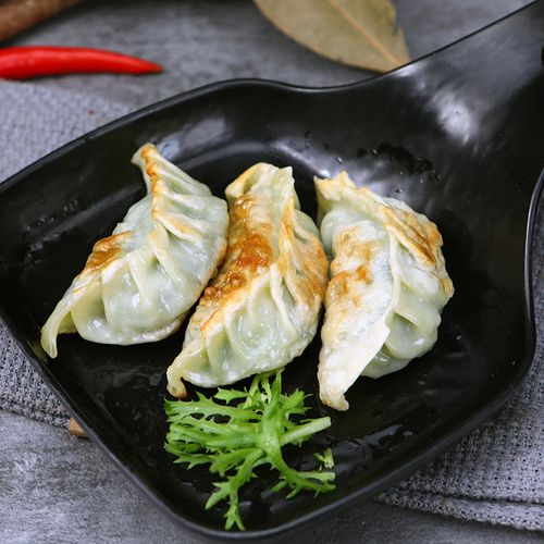 厂家发货广式饺子鲜菜猪肉大馅韭菜水饺蒸饺水饺