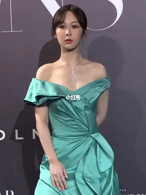 杨紫 出席活动 贵显优雅气质