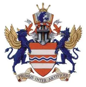 地球之上则为至上的金色皇冠冠饰,盾的左右则分别为两头拥有金色翅膀