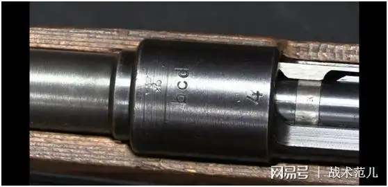 正如大家看到的枪栓上的s/42g是这款枪的铭文,这就是早期98k的标号