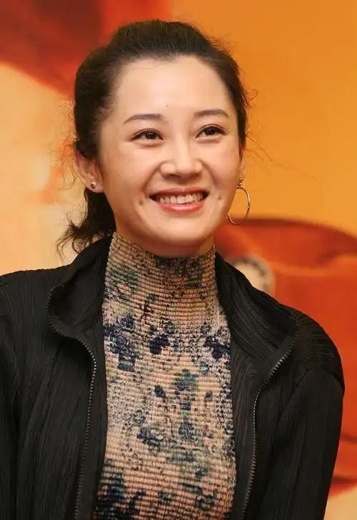 许晴|许晴素颜出街步履蹒跚,网友:真像宋丹丹 _宋丹丹|明星素颜|老明