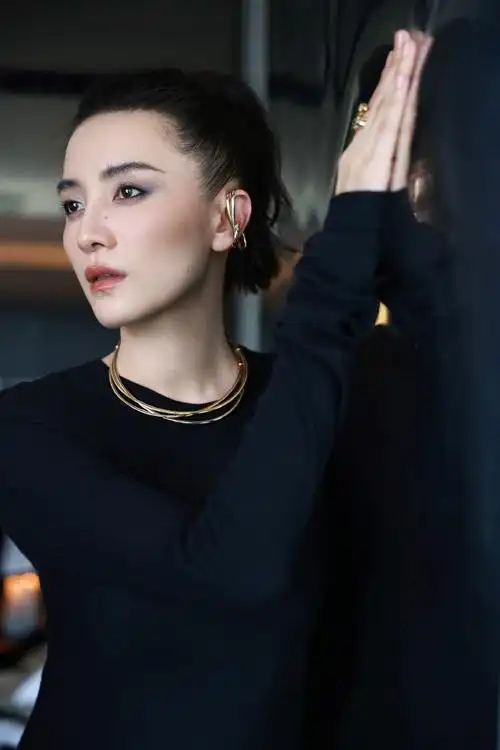 宋佳久违的高马尾##宋佳高马尾烟熏妆