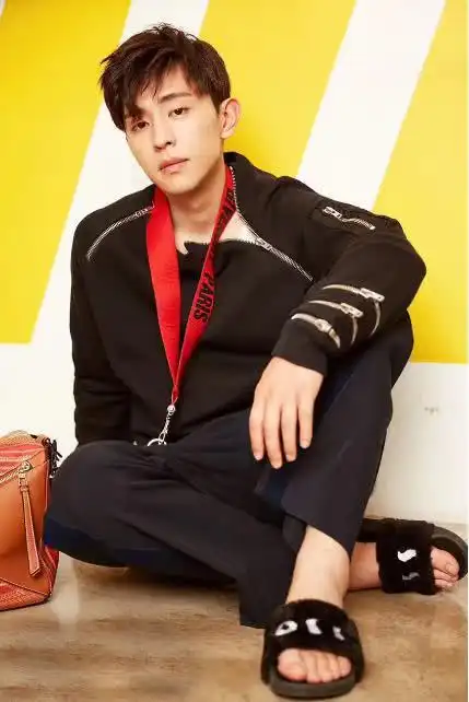 邓伦出道前的一组早期照,是不是原装颜值一看便知