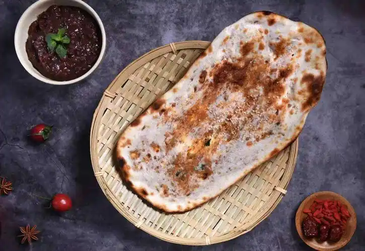 行走江湖,吃盔是福!食品一部面食组新引进围炉锅盔,欢迎您前来品尝