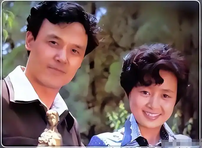 达式常认为就是因为妻子才成就了今天的他,也是妻子一直鼓励自己,包容