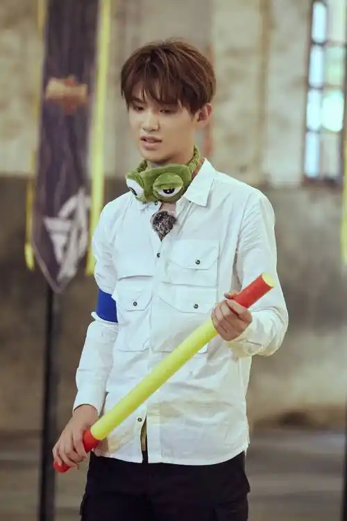 justin黄明昊勇敢的世界图片510