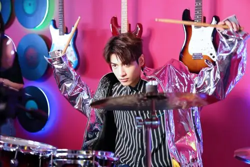 罗云熙一身潮酷现身厦门 竟是娱乐圈隐藏游戏高手