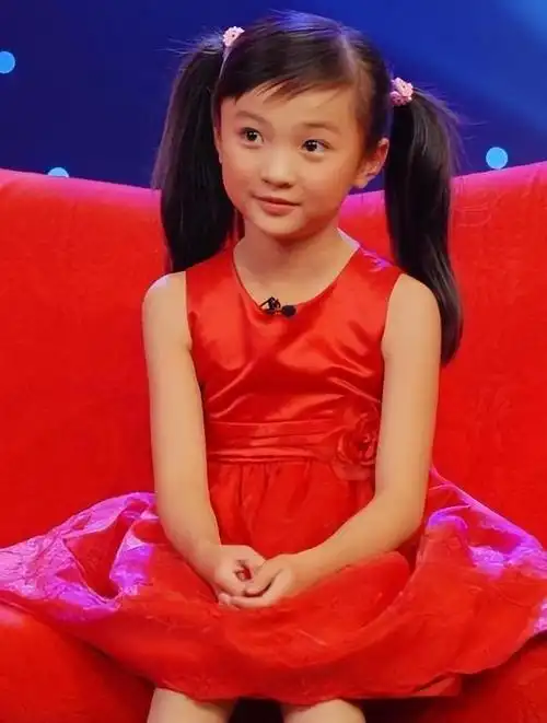 林妙可就拿下《红楼梦》中幼年林黛玉的角色,也算是一位小有名气的小