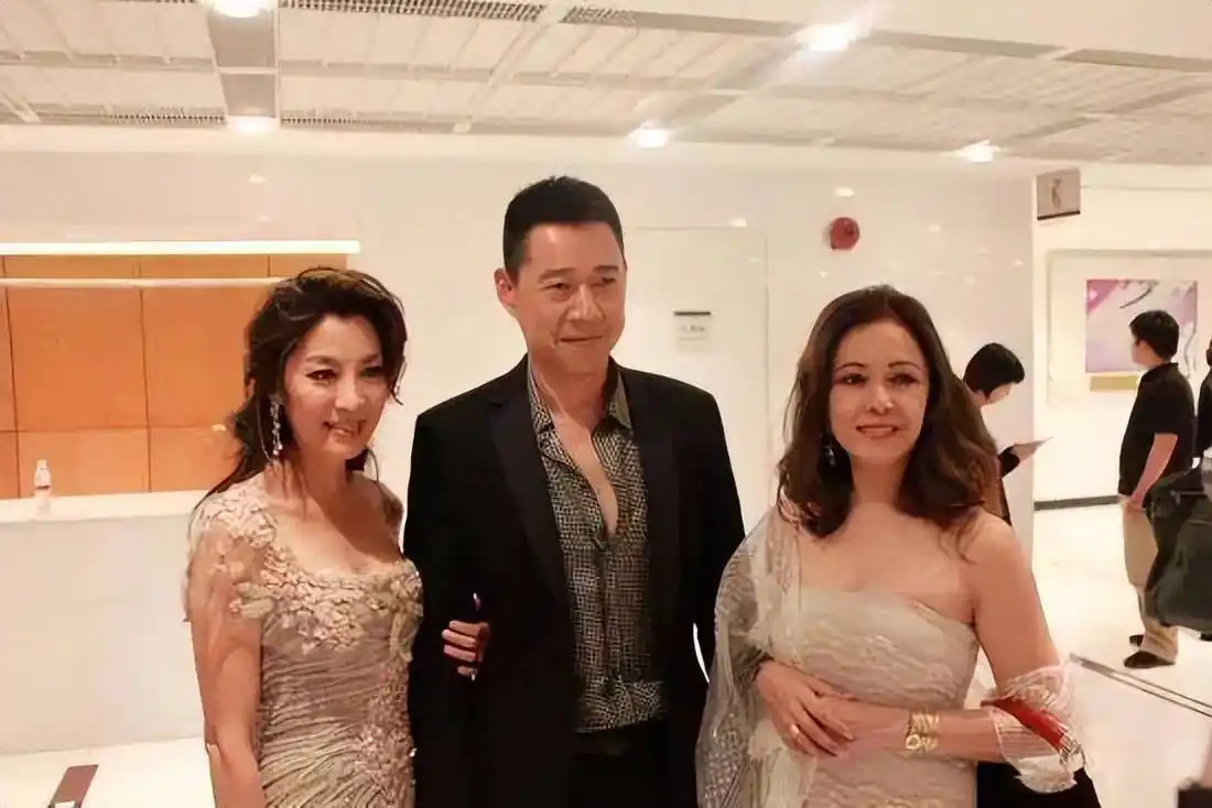 63岁张丰毅娇妻亮相颜值酷似王祖贤怪不得放弃吕丽萍