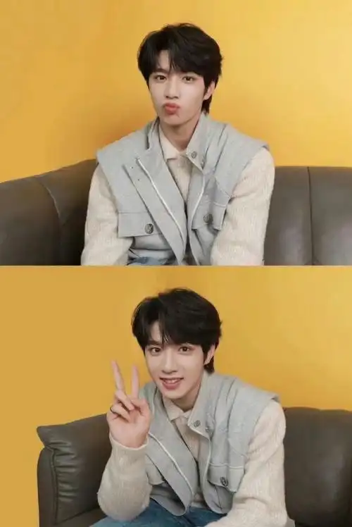 刘耀文嘟嘴比耶照