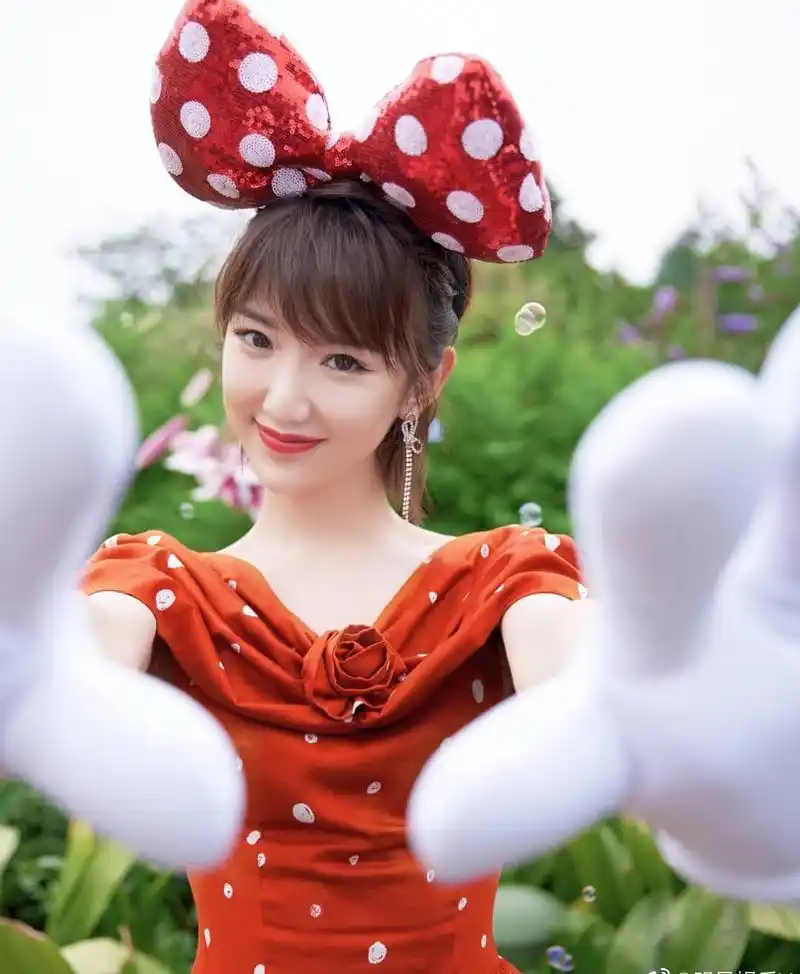 毛晓彤米奇造型可爱童真写真