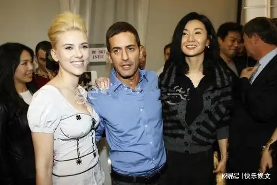 59岁张曼玉暴瘦认不出!身高173cm气质迷人,素颜逛街依然自信