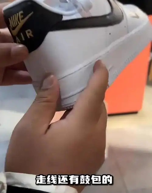 总之,西安钟楼附近耐克和阿迪达斯专卖店的事件,不仅是一起简单的商业