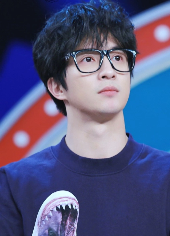 薛之谦的6张照片,超有男人味,看完才知道他真帅!