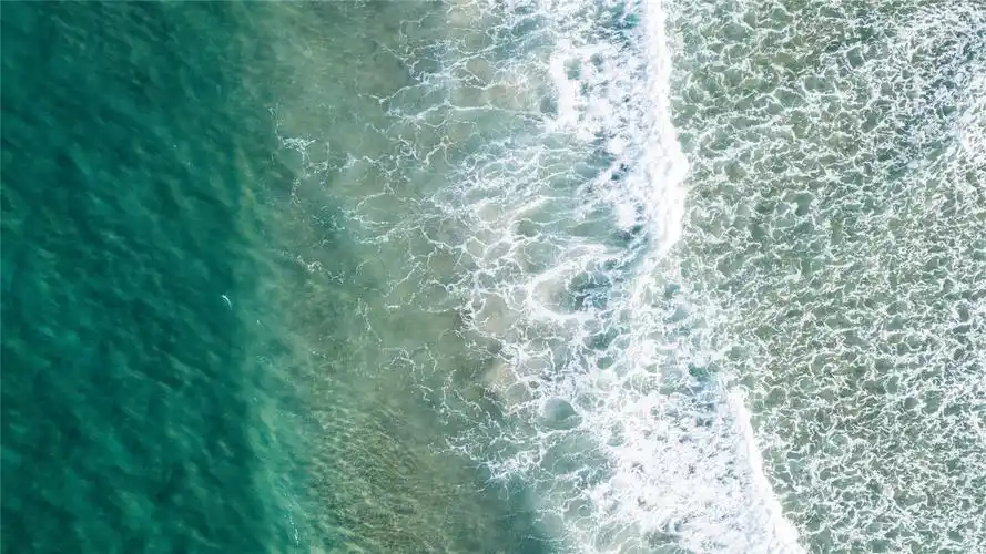 唯美沙滩海浪高清桌面壁纸