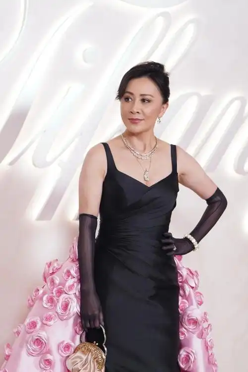 活动明星生图58岁刘嘉玲肤白貌美唐嫣裸背马伊琍气场全开