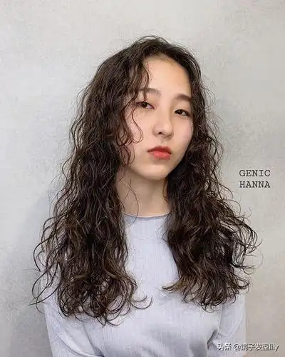 发型烫全头洋气又时尚美到心坎里