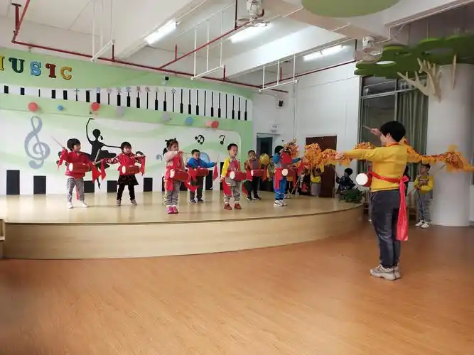 北大新世纪附属幼儿园11月小舞台展示