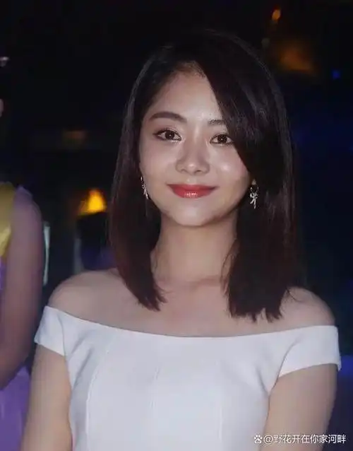 谭松韵太实在了吧!无修生图不p就直接发出来!谁敢相信她32岁