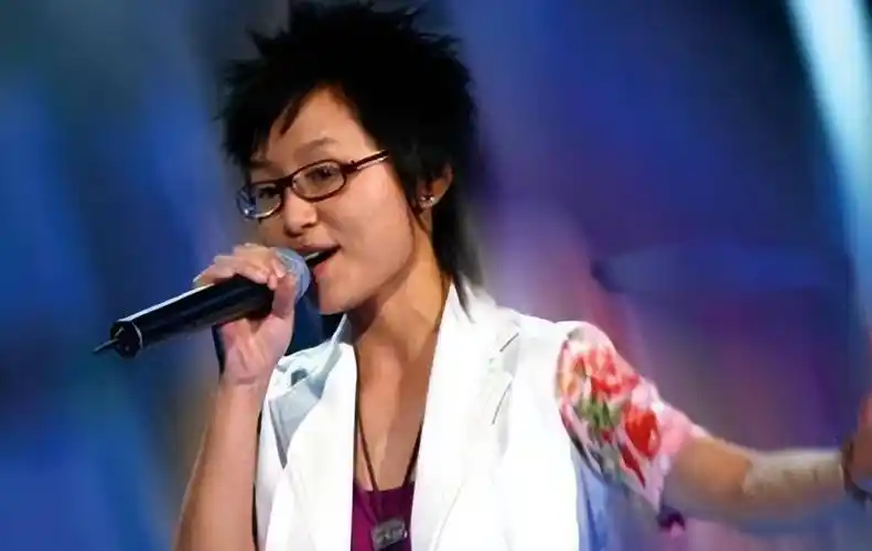 周笔畅:05年超女出道,从爆红到跌落低谷,她到底经历了什么?