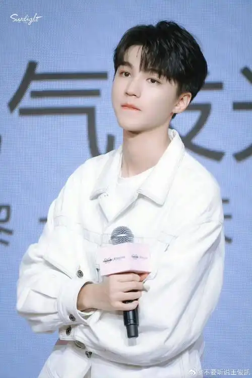 王俊凯电影野孩子##王俊凯你好星期六##王俊凯#  尊都好喜欢这组照片