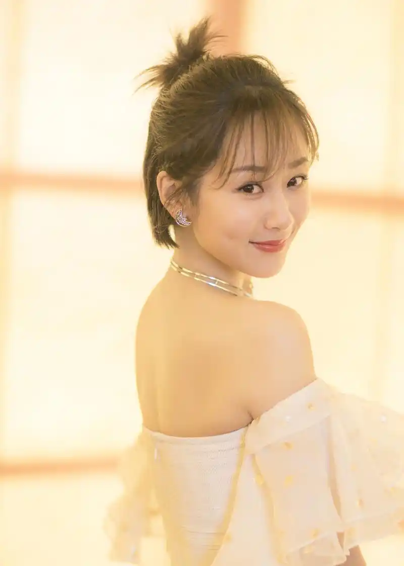 杨紫微博之夜抹胸长裙性感高清图片