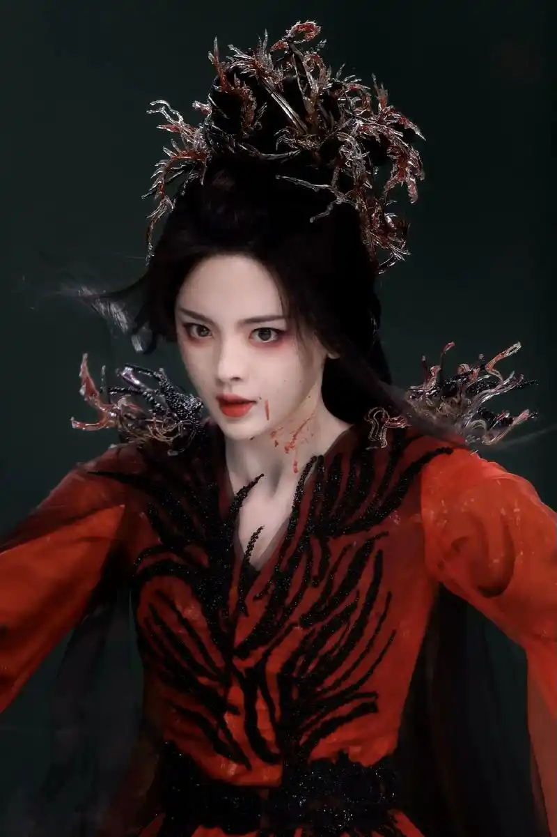 沧门和月门我该选哪个门?#杨超越 #古装 #红衣 #魅惑 # - 抖音