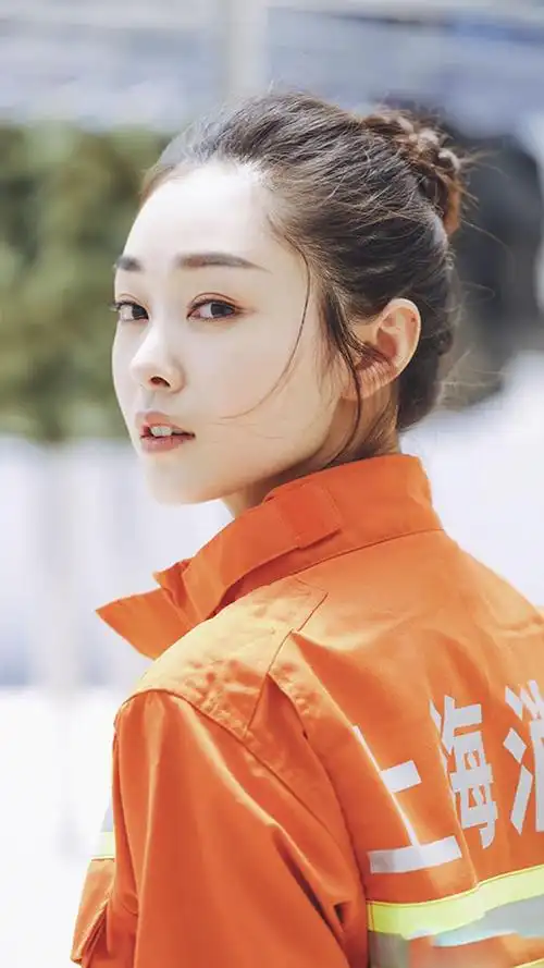 宋轶帅气消防制服大片