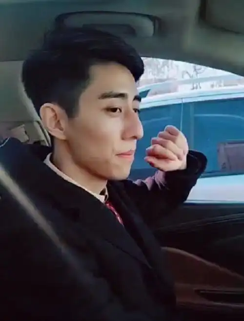 和邋遢男网恋3年奔现见真容惊呆众人网友颜值不输靳东