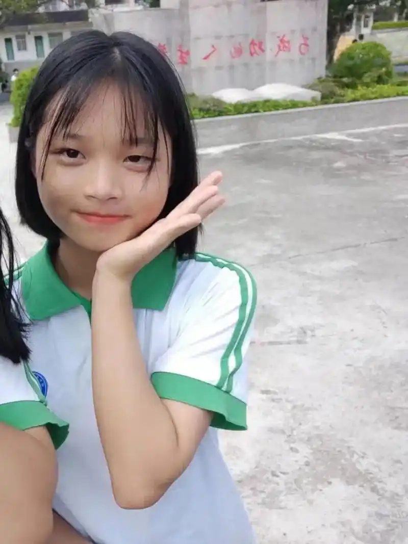 爸爸妈妈妹妹一起出现拍照片 - 抖音