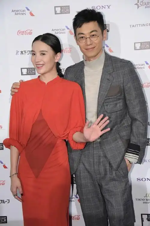 日前,朱亚文与小宋佳一起现身东京,携电影《诗人》在东京电影节举办