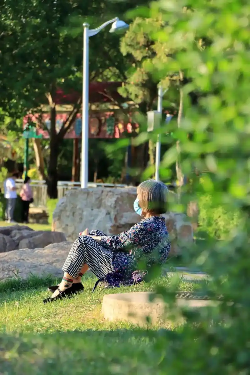 季节轮换 总有新的故事在期盼#摄影 #记录真实生活 #路人视 - 抖音