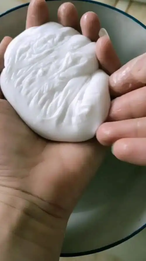 像豆腐花一样的白色史莱姆泥,烦恼的时候捏一捏,很放松呢