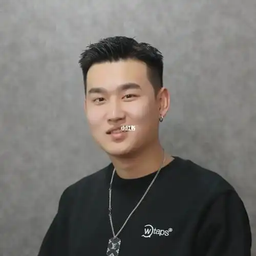 男士清爽三七分发型起床三分钟就可以搞定.两边长度保留1.