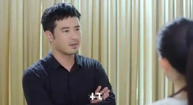 陈亦飞剧里遭暗算 与戚薇滚沙发陷尴尬|陈亦飞|电视剧|戚薇_新浪娱乐