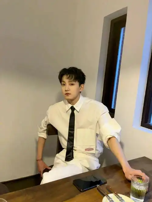 范世锜秋日六宫格live图#范世錡秋日六宫格live图