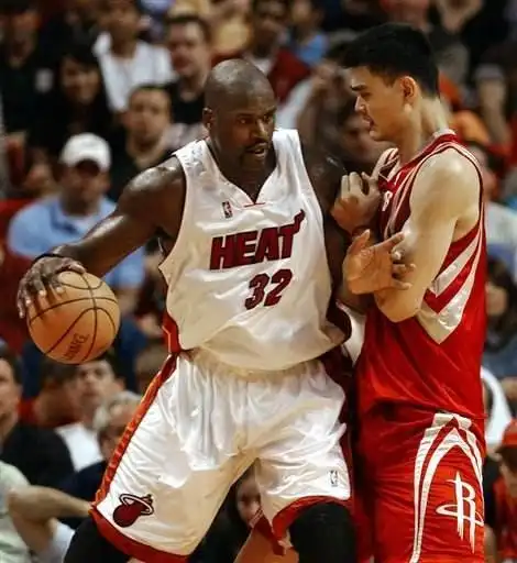 奥尼尔生涯面对姚明场均21 10,那姚明的数据如何?不输奥尼尔