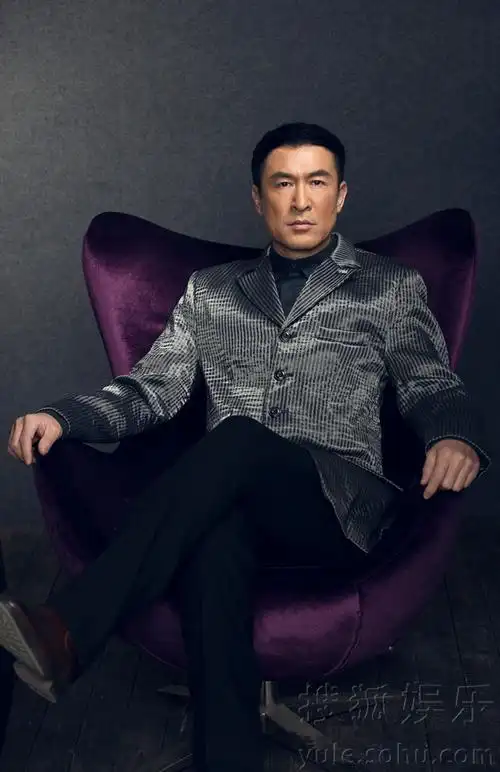 肖荣生战争威严犀利曝写真上演眼神杀