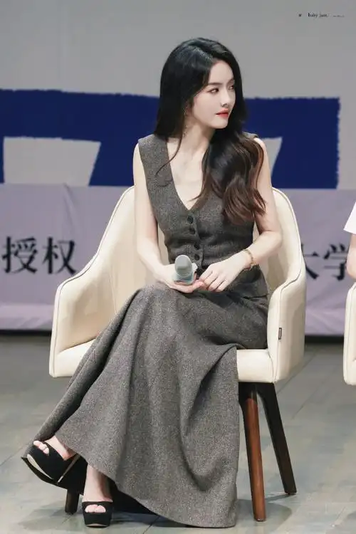 【蔡文静】90:黑色鱼嘴高跟凉鞋