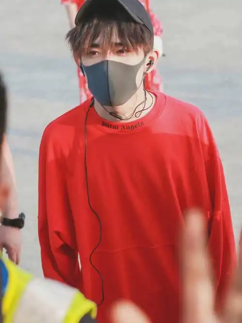 易烊千玺背景图