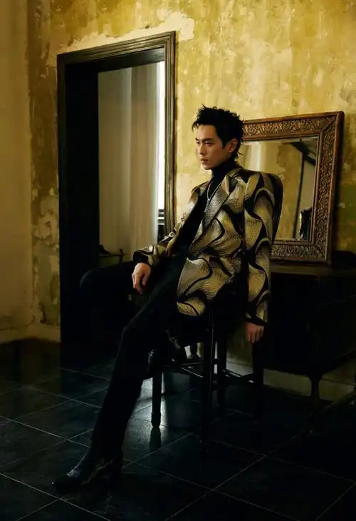 2023#微博视界大会#暨微光盛典,一会儿见!@张若昀