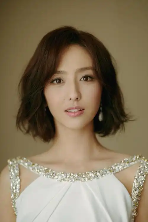 佟丽娅白裙优雅性感写真图片